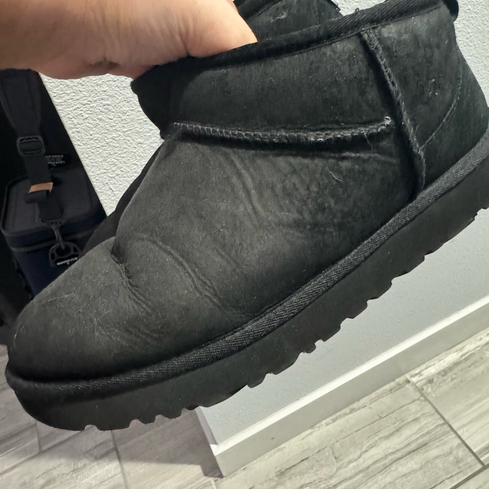 UGGS ULTRA MINI Black Size 10